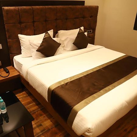 Hotel Emperio Grand Lucknow Dış mekan fotoğraf