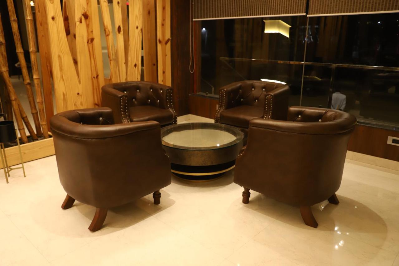 Hotel Emperio Grand Lucknow Dış mekan fotoğraf