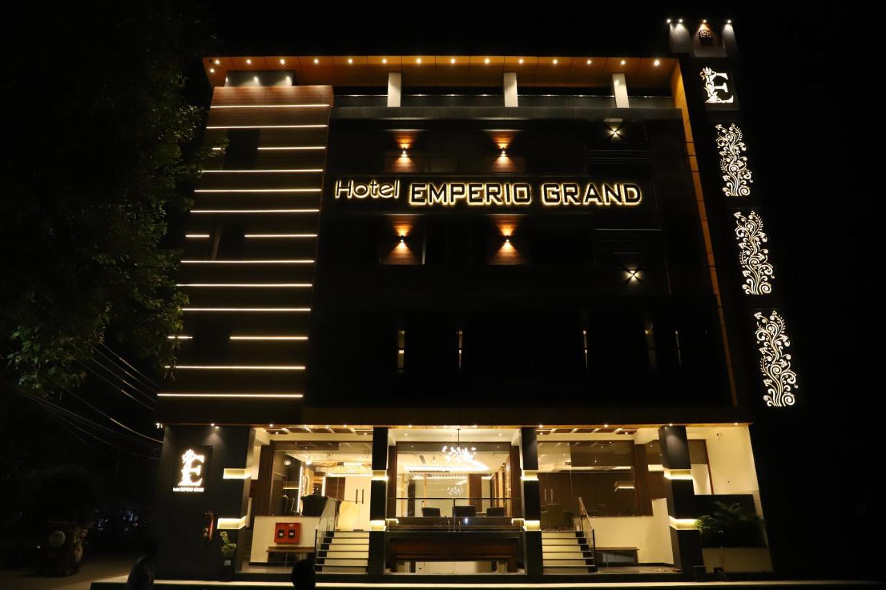 Hotel Emperio Grand Lucknow Dış mekan fotoğraf