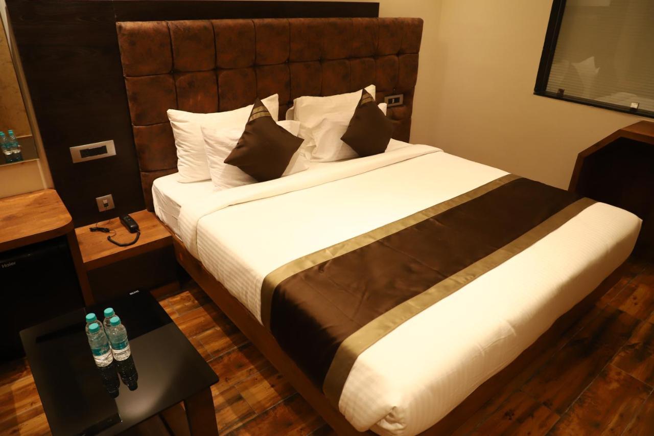 Hotel Emperio Grand Lucknow Dış mekan fotoğraf
