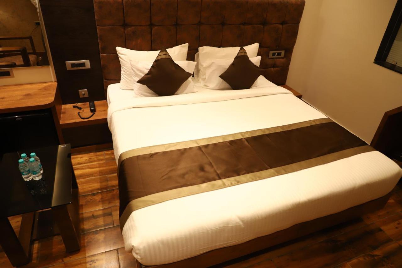 Hotel Emperio Grand Lucknow Dış mekan fotoğraf