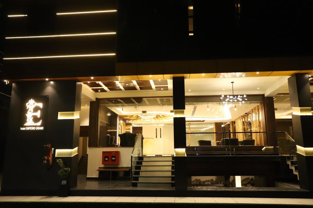 Hotel Emperio Grand Lucknow Dış mekan fotoğraf