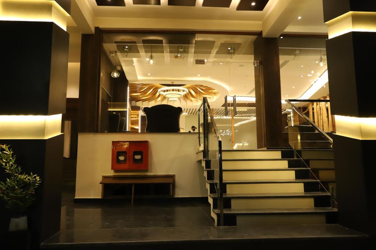 Hotel Emperio Grand Lucknow Dış mekan fotoğraf