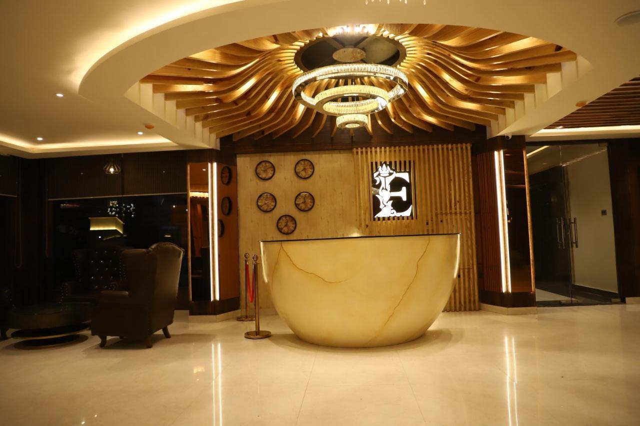 Hotel Emperio Grand Lucknow Dış mekan fotoğraf